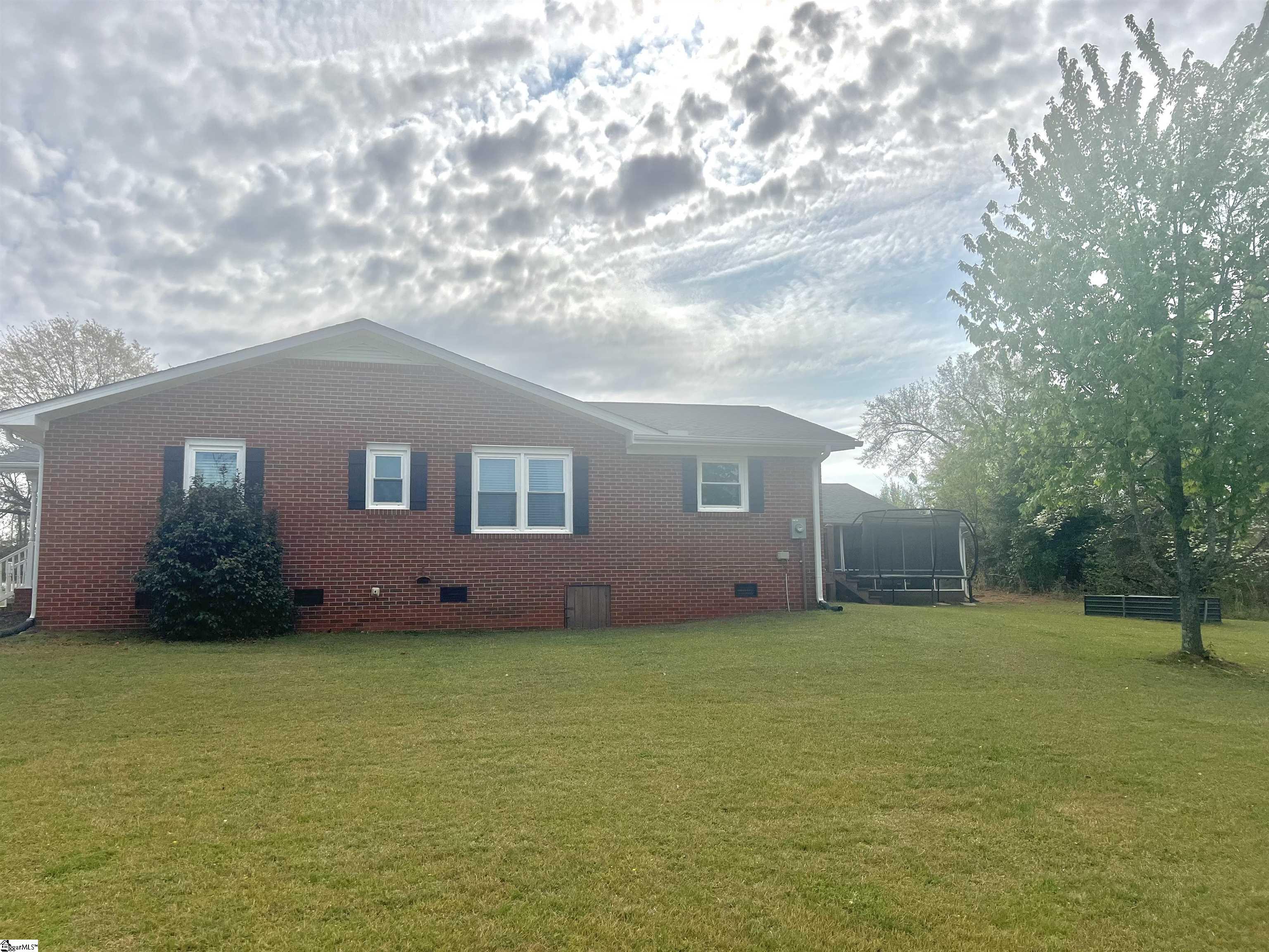 111 King James Road Seneca, SC 29678 - Photo 2 of 19