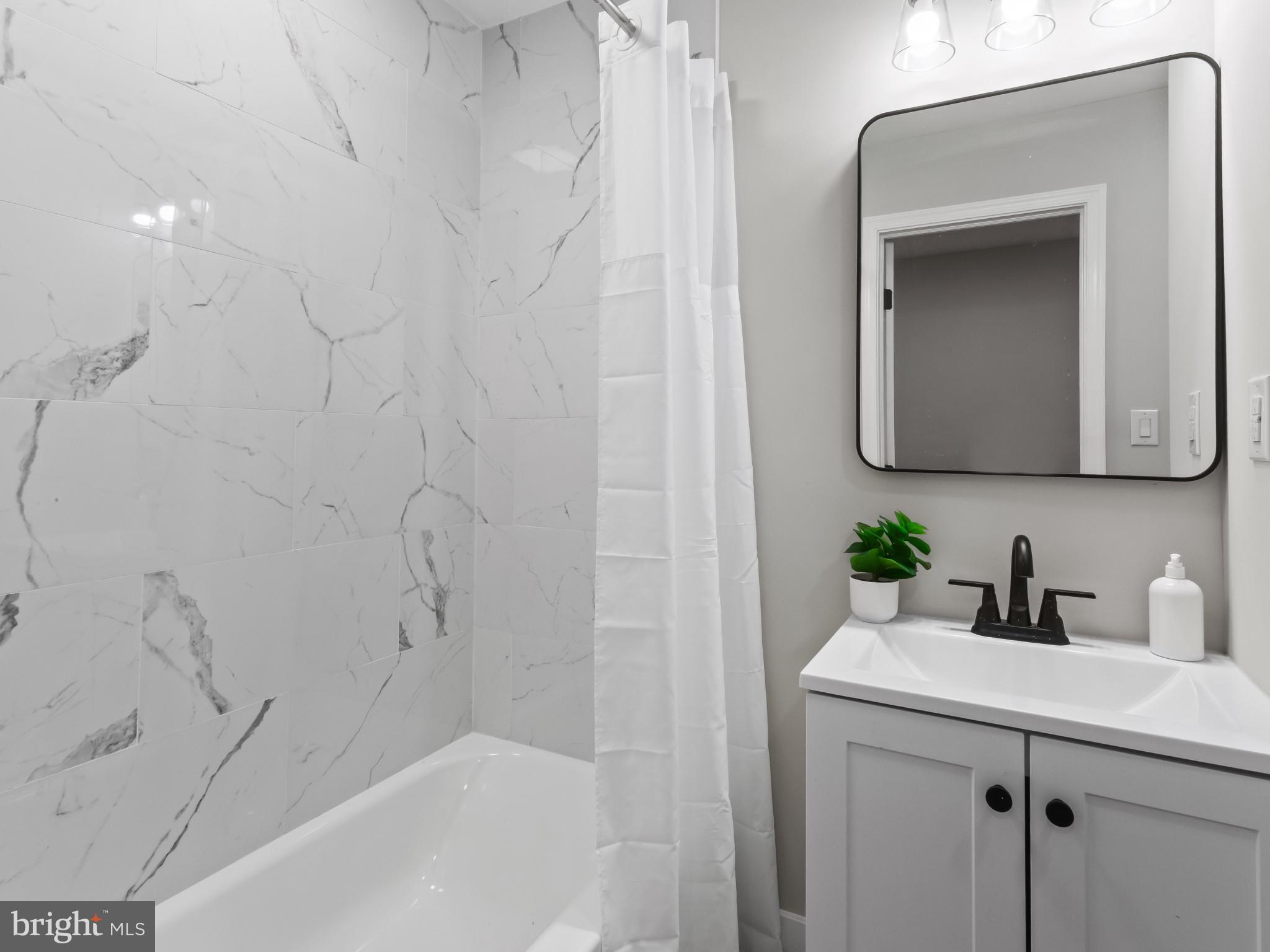 5 North Clinton Street Baltimore, MD 21224 - Photo 18 of 30 Full bathroom