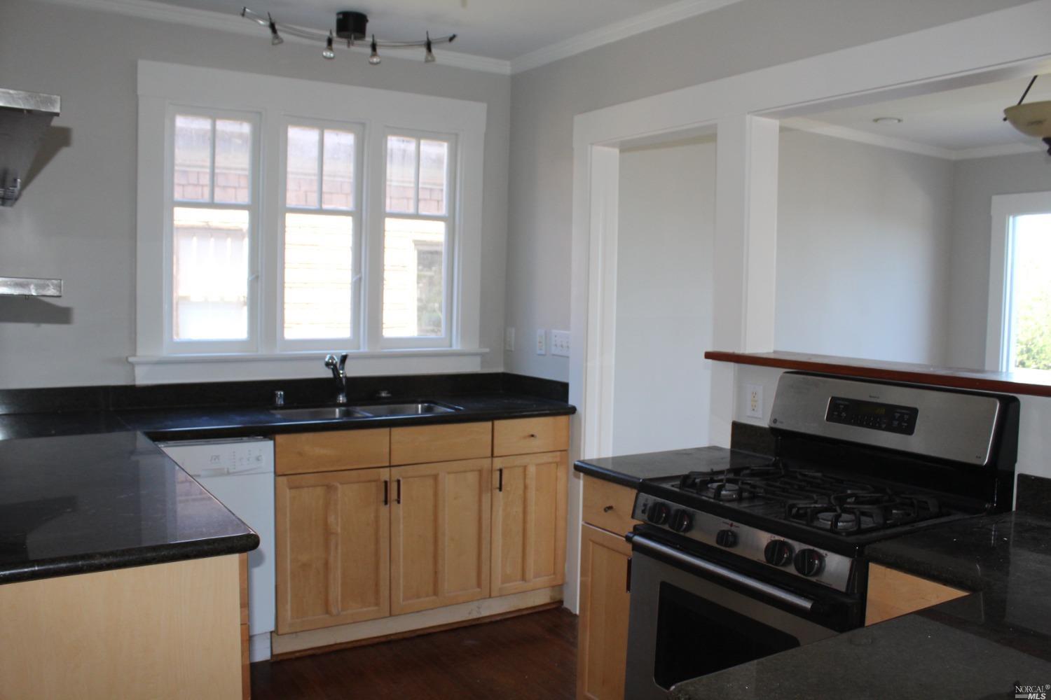 6 West Court, Unit B Sausalito, CA 94965 - Photo 3 of 9