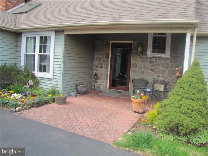 65 Signal Hill Road Southampton, PA 18966 - Photo 2 of 25 Porch