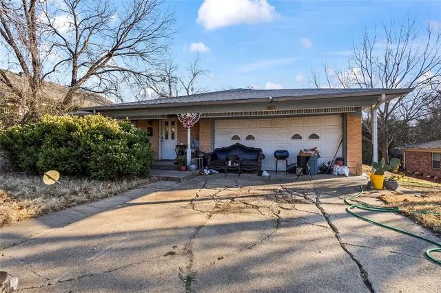 $340,000 | 809 Burleson Street, Grand Prairie, TX 75050