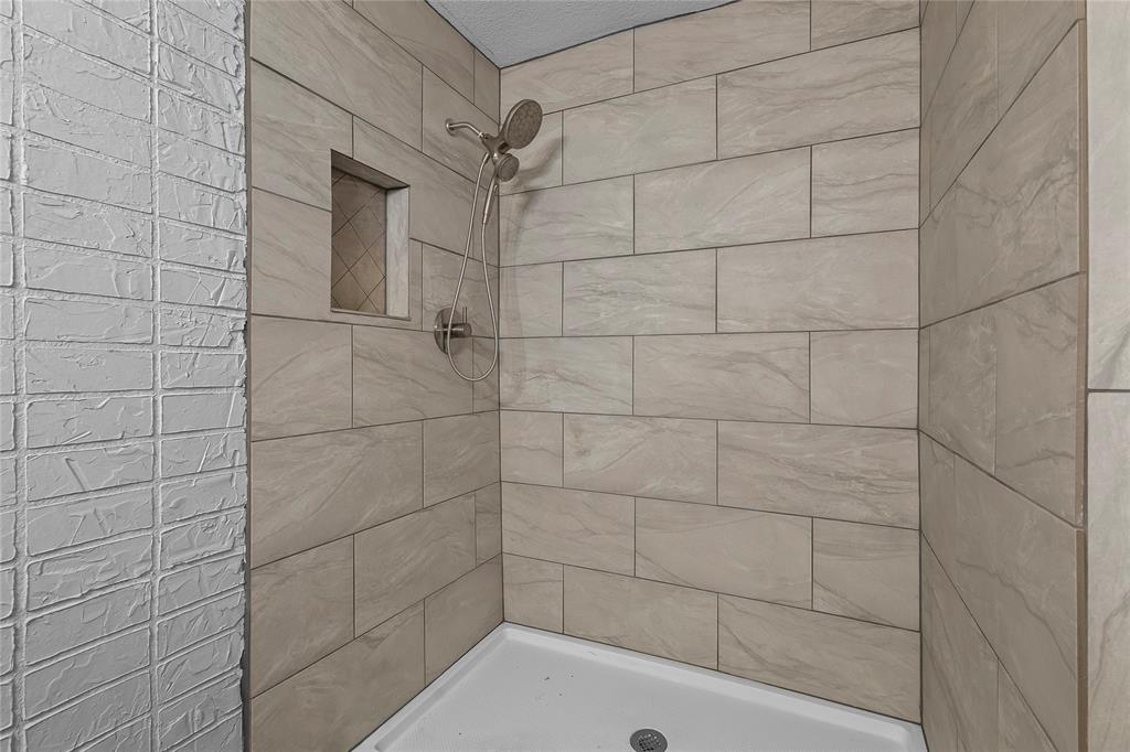 809 Burleson Street Grand Prairie, TX 75050 - Photo 12 of 25