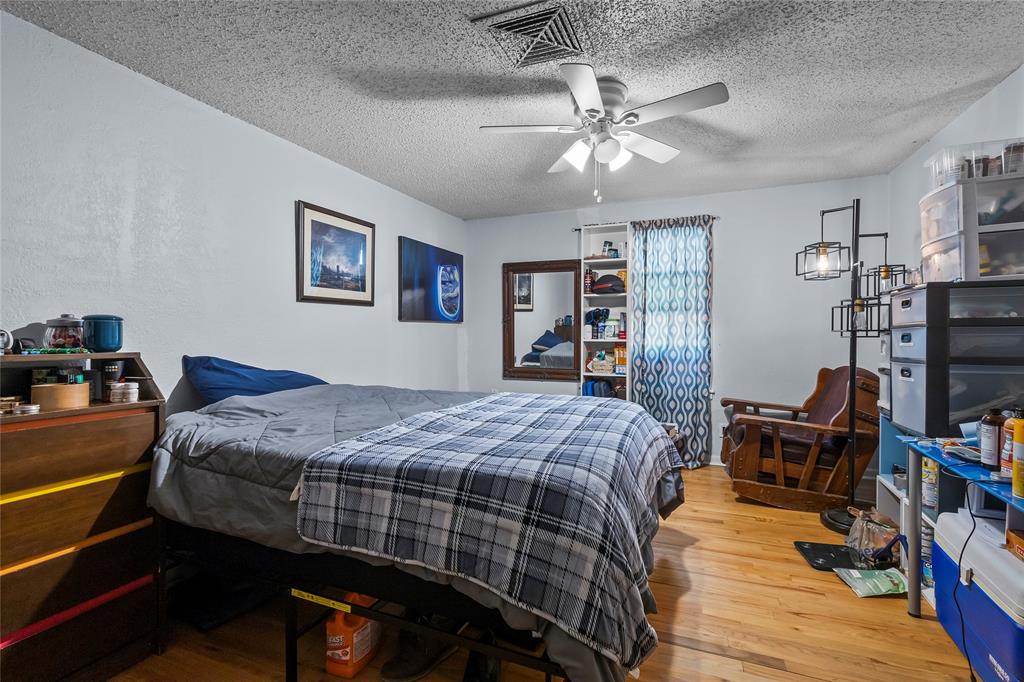 809 Burleson Street Grand Prairie, TX 75050 - Photo 13 of 25