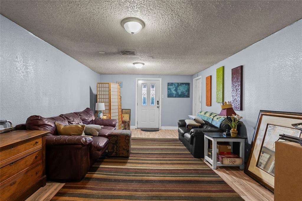 809 Burleson Street Grand Prairie, TX 75050 - Photo 3 of 25