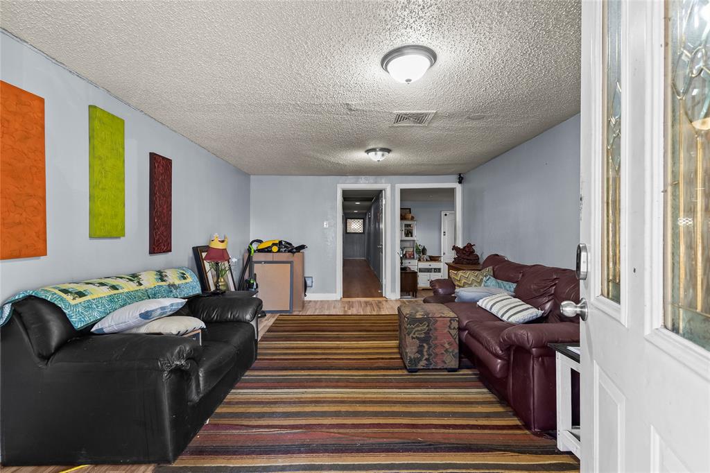 809 Burleson Street Grand Prairie, TX 75050 - Photo 5 of 25