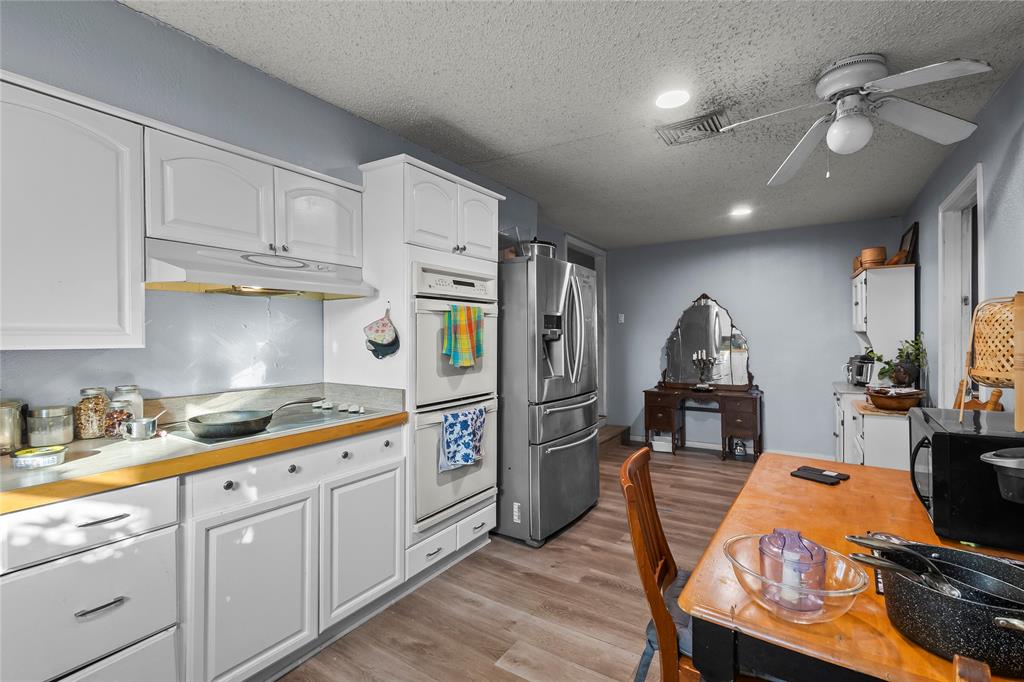 809 Burleson Street Grand Prairie, TX 75050 - Photo 7 of 25