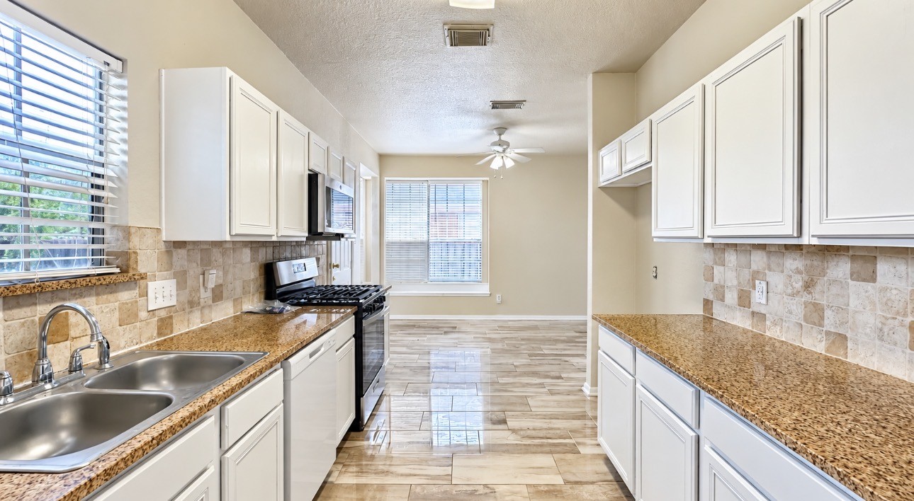 11415 Almeda Genoa Road Houston, TX 77034 - Photo 9 of 32 Gallery Image 9