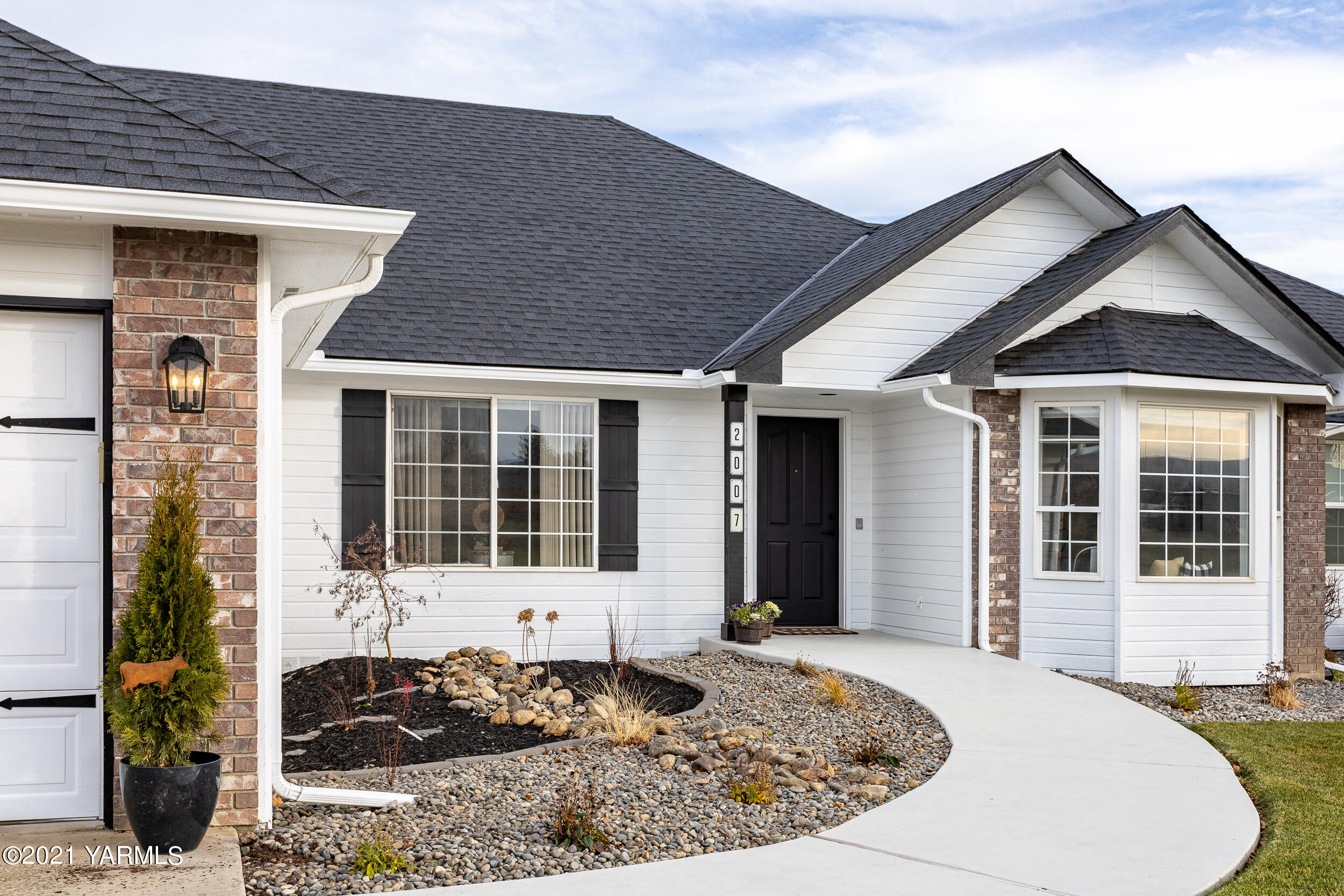 2007 Moore Road Yakima, WA 98908 - Photo 4 of 32 .