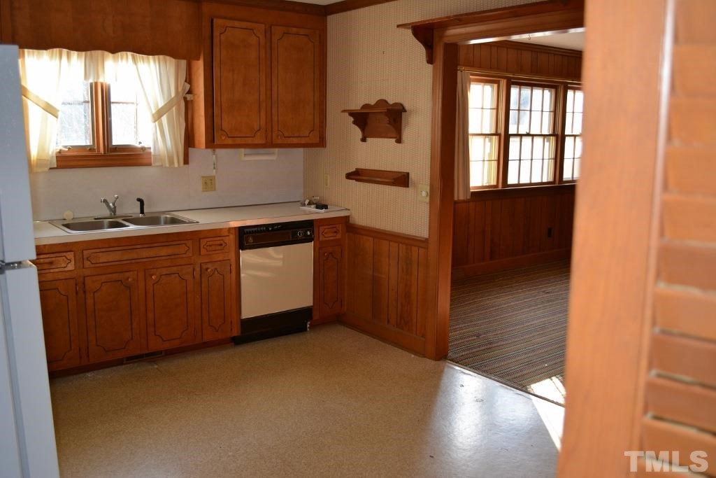 2808 Glen Burnie Drive Raleigh, NC 27607 - Photo 20 of 23 a kitchen with granite countertop a sink and cabinets