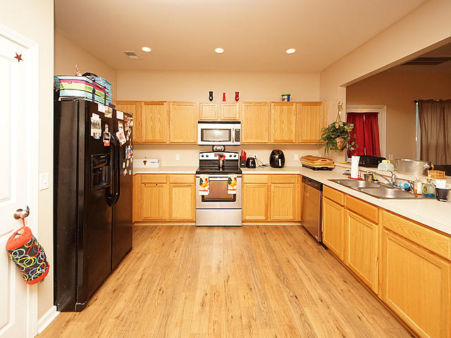 319 Iveson Road Summerville, SC 29486 - Photo 8 of 24 08