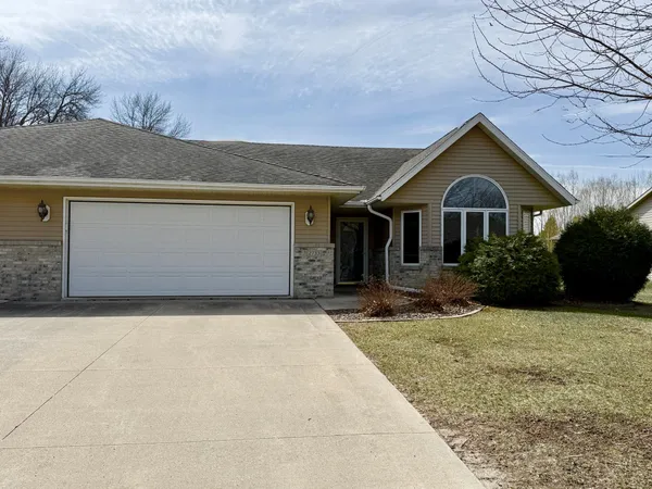 $349,900 | 2733 Campus Lane, Albert Lea, MN 56007