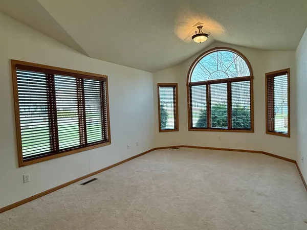 $349,900 | 2733 Campus Lane, Albert Lea, MN 56007