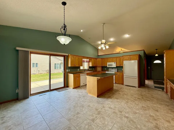 $349,900 | 2733 Campus Lane, Albert Lea, MN 56007