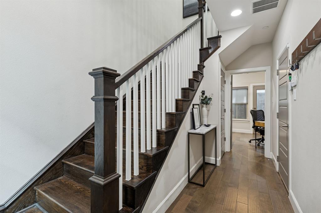 762 Spanish Oaks Place Dallas, TX 75204 - Photo 3 of 31