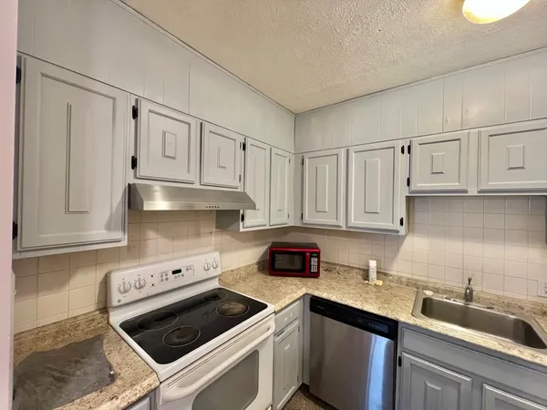$2,300 | 17 Davis Road, Unit A16, Acton, MA 01720
