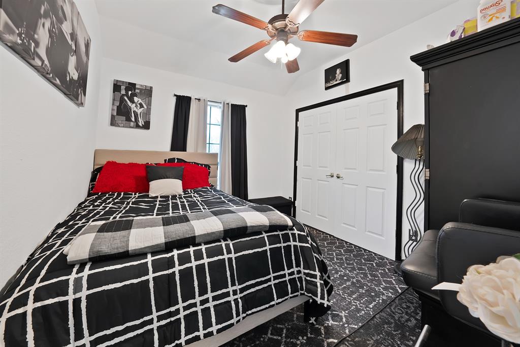 2716 Rochelle Point Irving, TX 75062 - Photo 21 of 40 White walls with black trim
