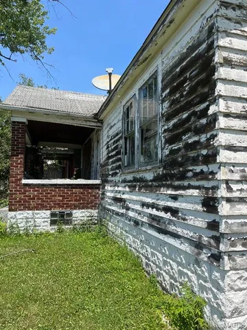 $9,999 | 1618 North 42nd Street, East St. Louis, IL 62204