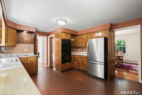 $899,000 | 170 Sky Meadow Drive, Stamford, CT 06903