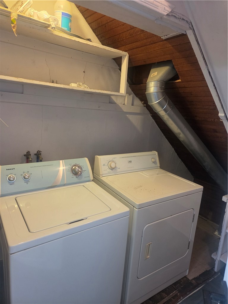 21 Gardiner Park, Unit LOWR Rochester, NY 14607 - Photo 19 of 23 full size washer and dryer. Laundry room is off bath