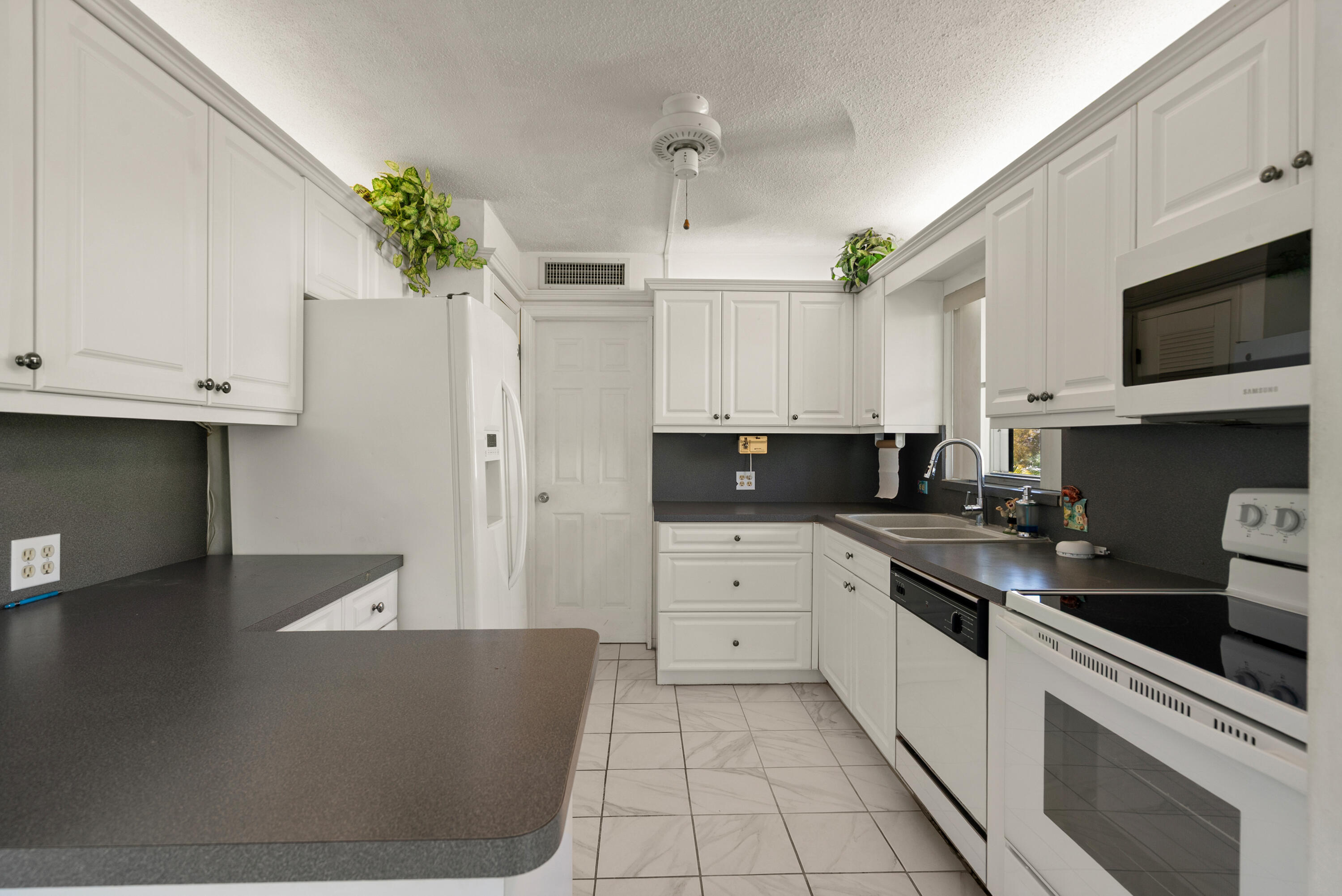 234 Mohawk Street Tavernier, FL 33070 - Photo 19 of 61 kitchen