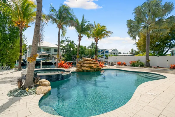 $1,749,000 | 234 Mohawk Street, Tavernier, FL 33070