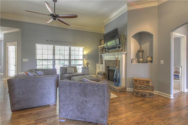 1084 Golf View Way Spring Hill, TN 37174 - Photo 4 of 20