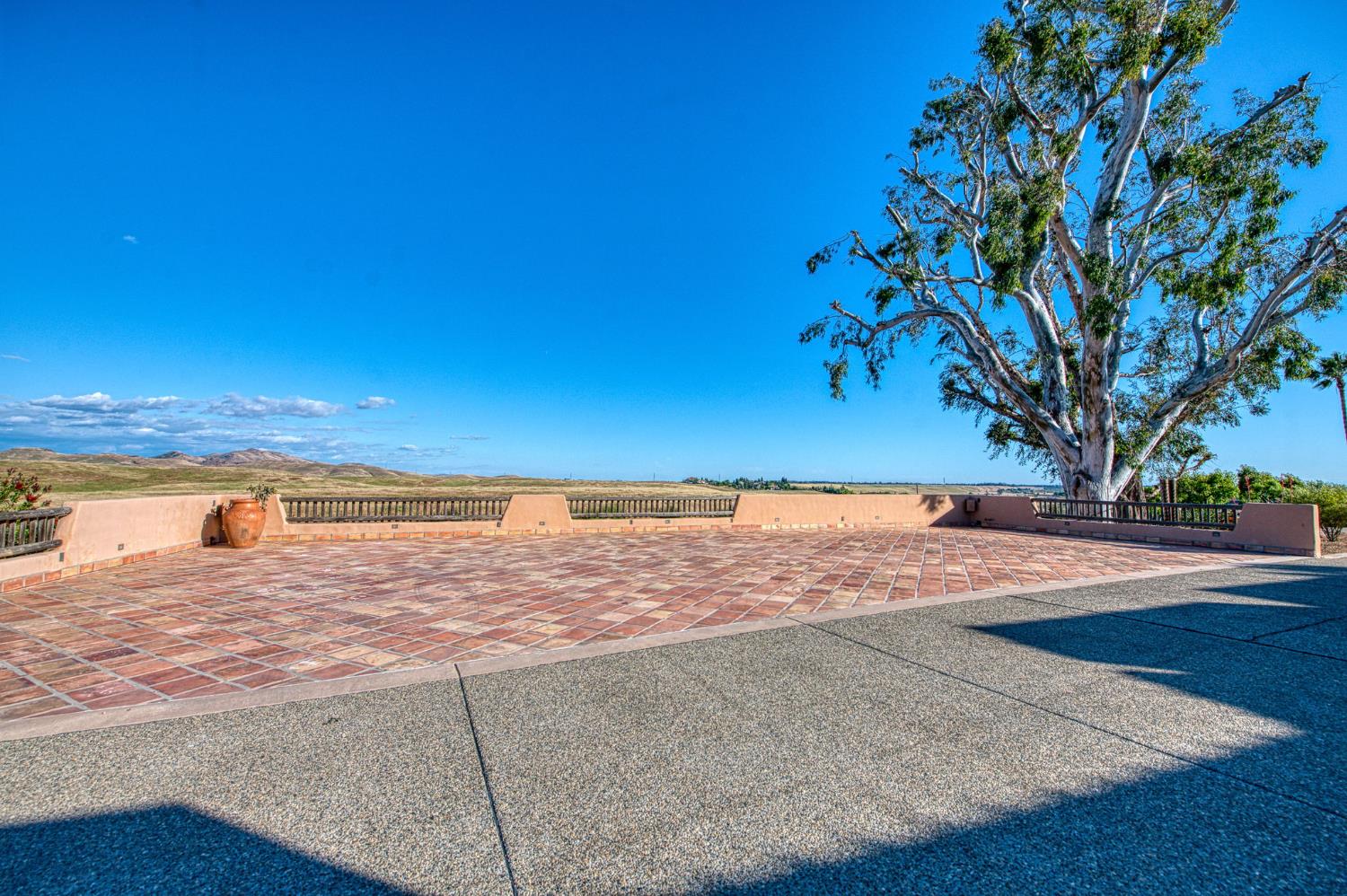 15516 North Friant Road Friant, CA 93626 - Photo 61 of 99 Guest parking in front of main house
