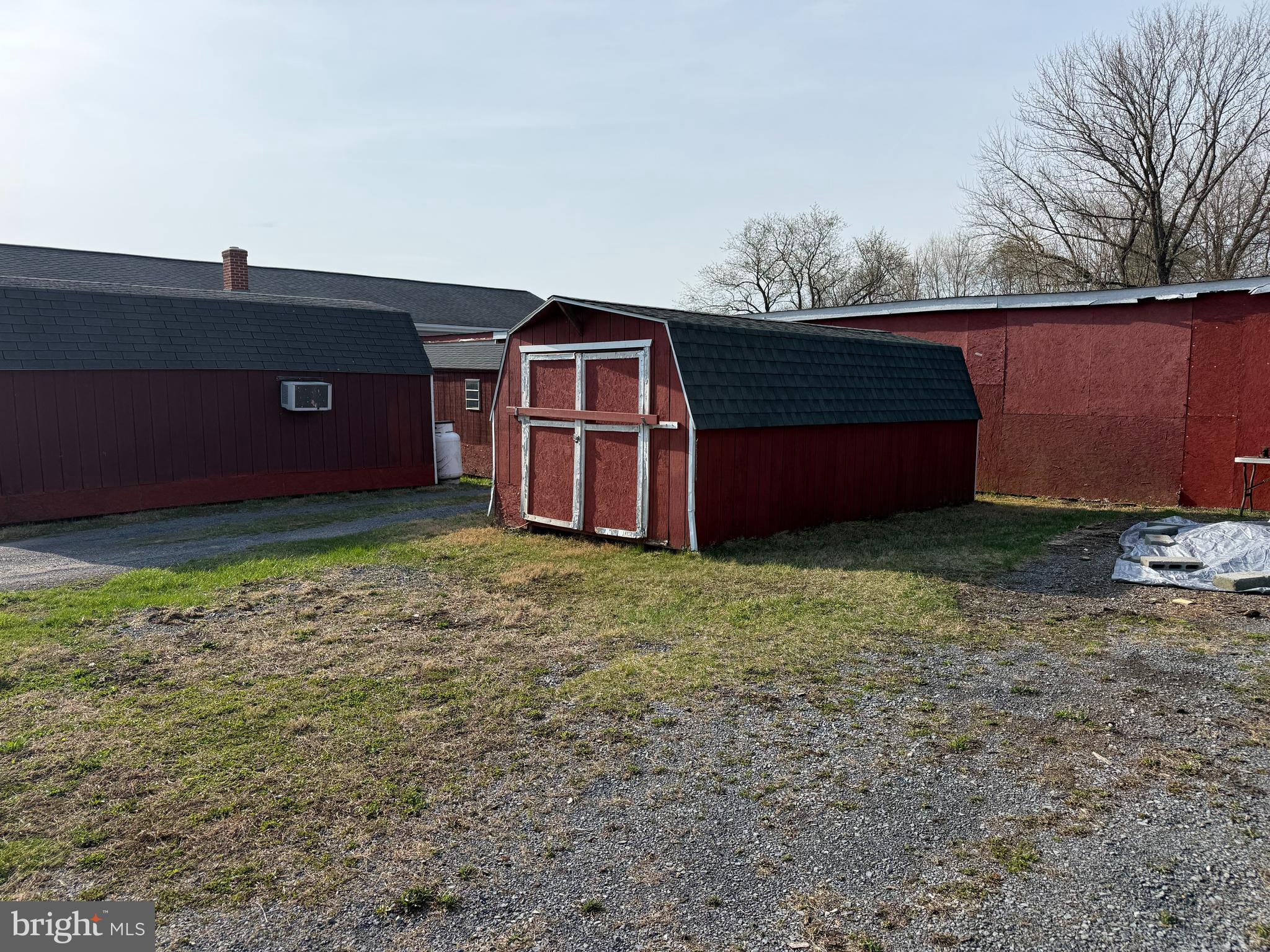 3467 Poor House Road Martinsburg, WV 25403 - Photo 5 of 23 a backyard of a house