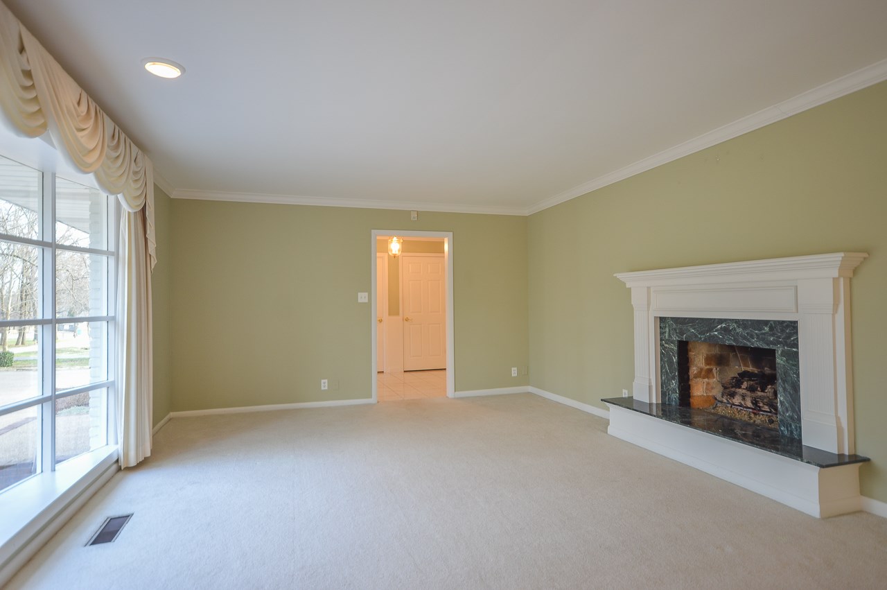 835 South Burkhardt Road Evansville, IN 47715 - Photo 6 of 23 Gallery Image 6