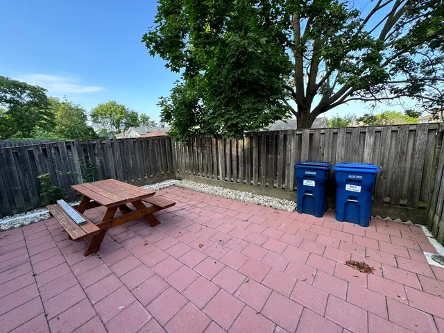 $2,200 | 807 Mansfield Court, Unit 807, Schaumburg, IL 60169