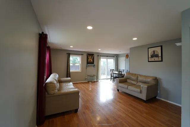 $2,200 | 807 Mansfield Court, Unit 807, Schaumburg, IL 60169