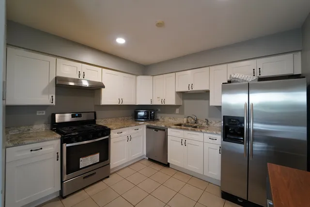 $2,200 | 807 Mansfield Court, Unit 807, Schaumburg, IL 60169