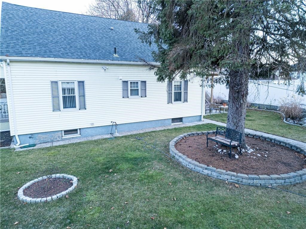 26 Woodside Road Providence, RI 02909 - Photo 4 of 31