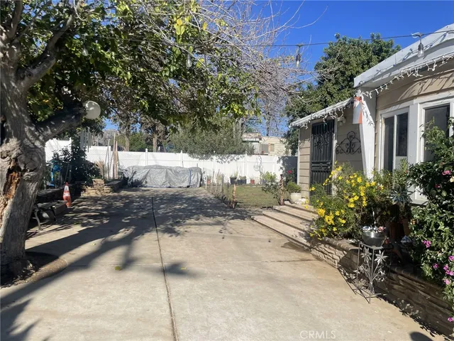 a view of a back yard of the house