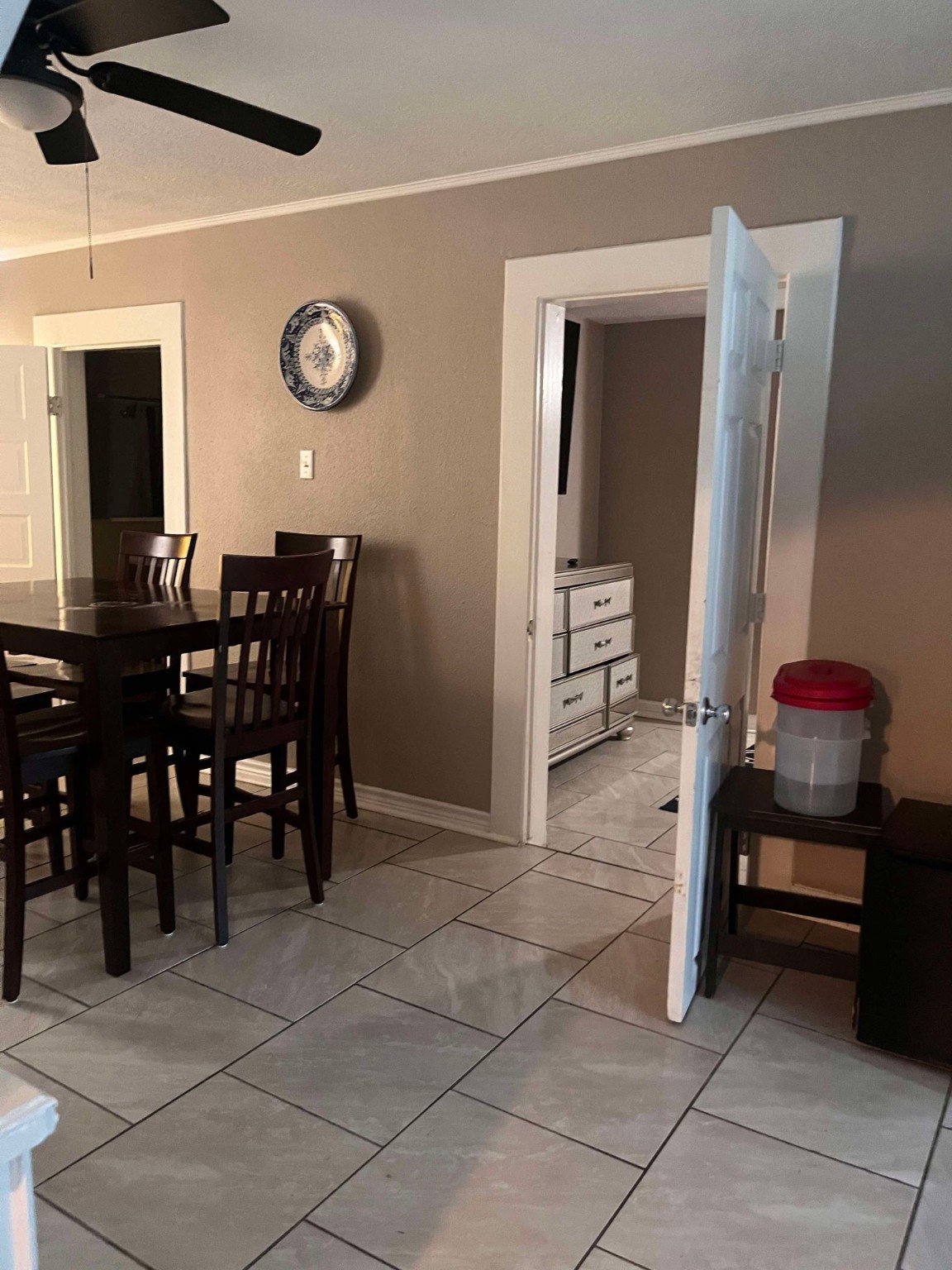 435 East Ave J Silsbee, TX 77656 - Photo 13 of 34 a view of a livingroom with furniture and window