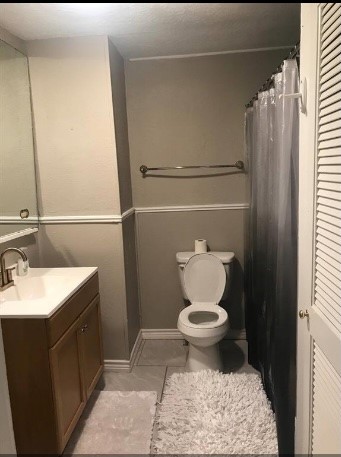 435 East Ave J Silsbee, TX 77656 - Photo 28 of 34 a bathroom with a toilet sink and mirror