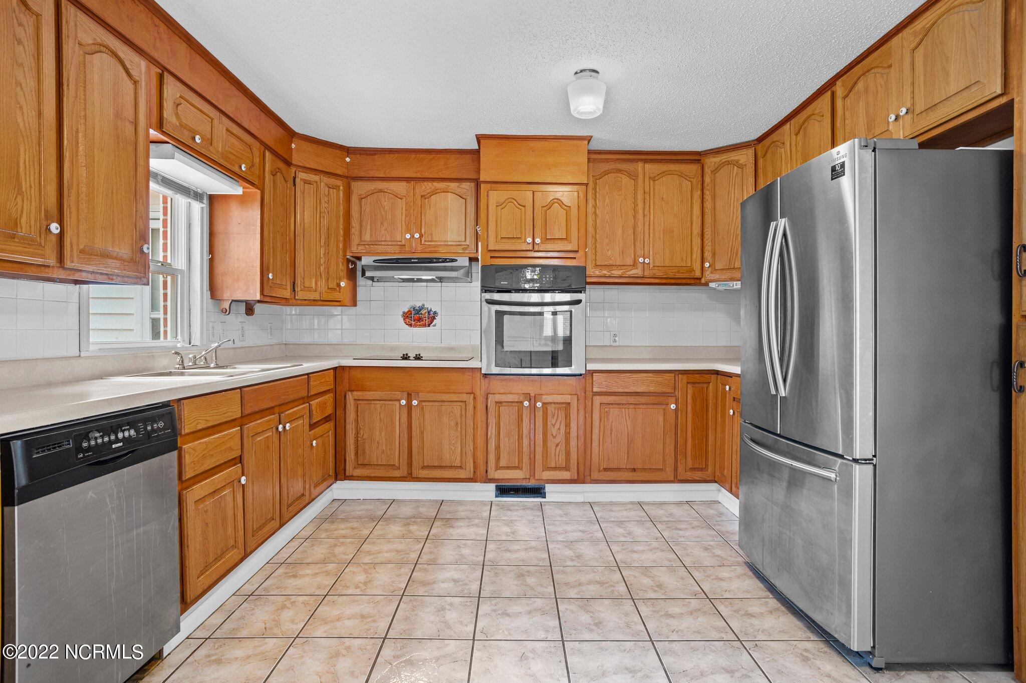 111 Armstrong Drive Jacksonville, NC 28540 - Photo 28 of 46 31-web-or-mls-DSC07780