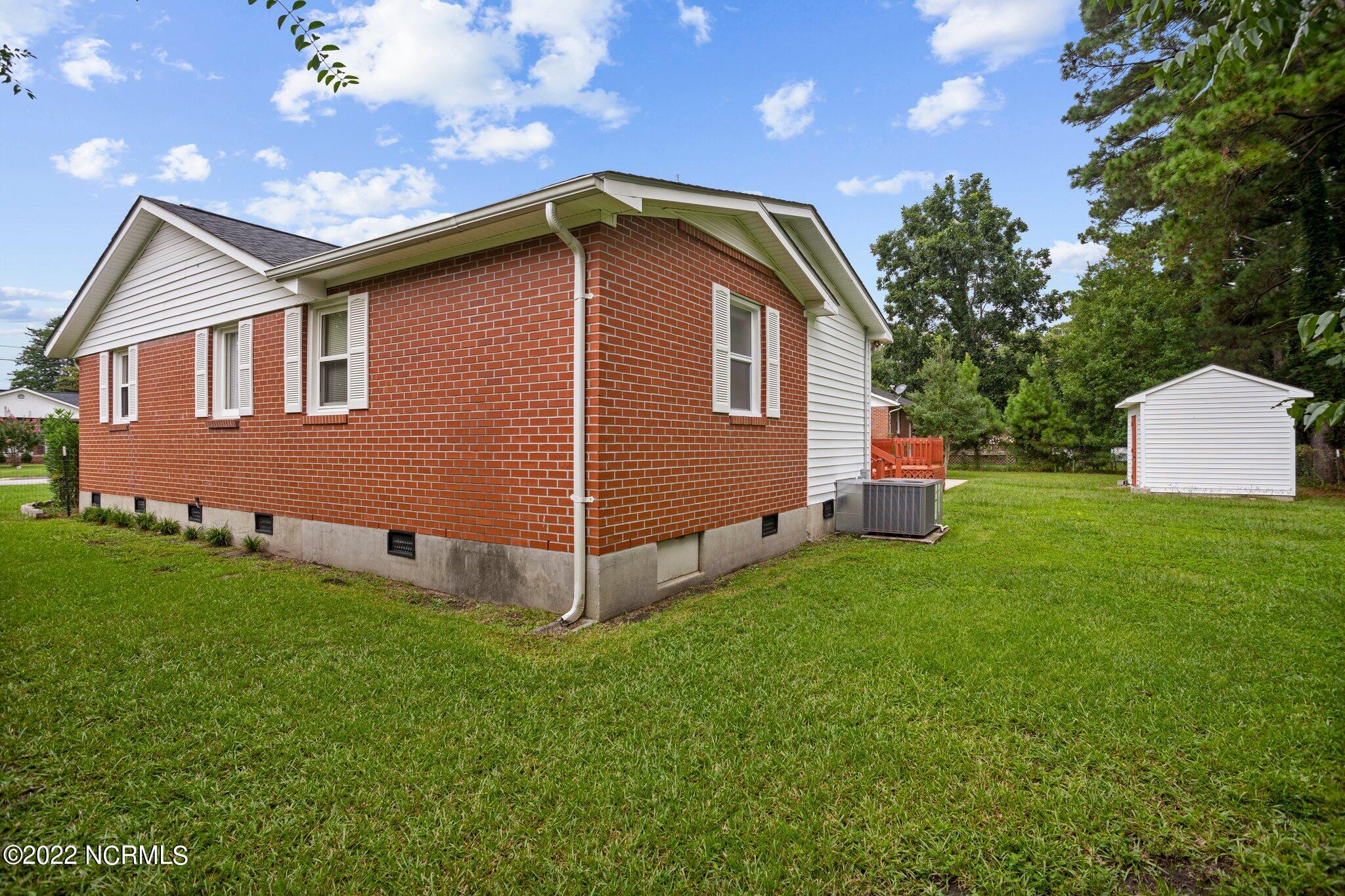 111 Armstrong Drive Jacksonville, NC 28540 - Photo 4 of 46 7-web-or-mls-DSC07717