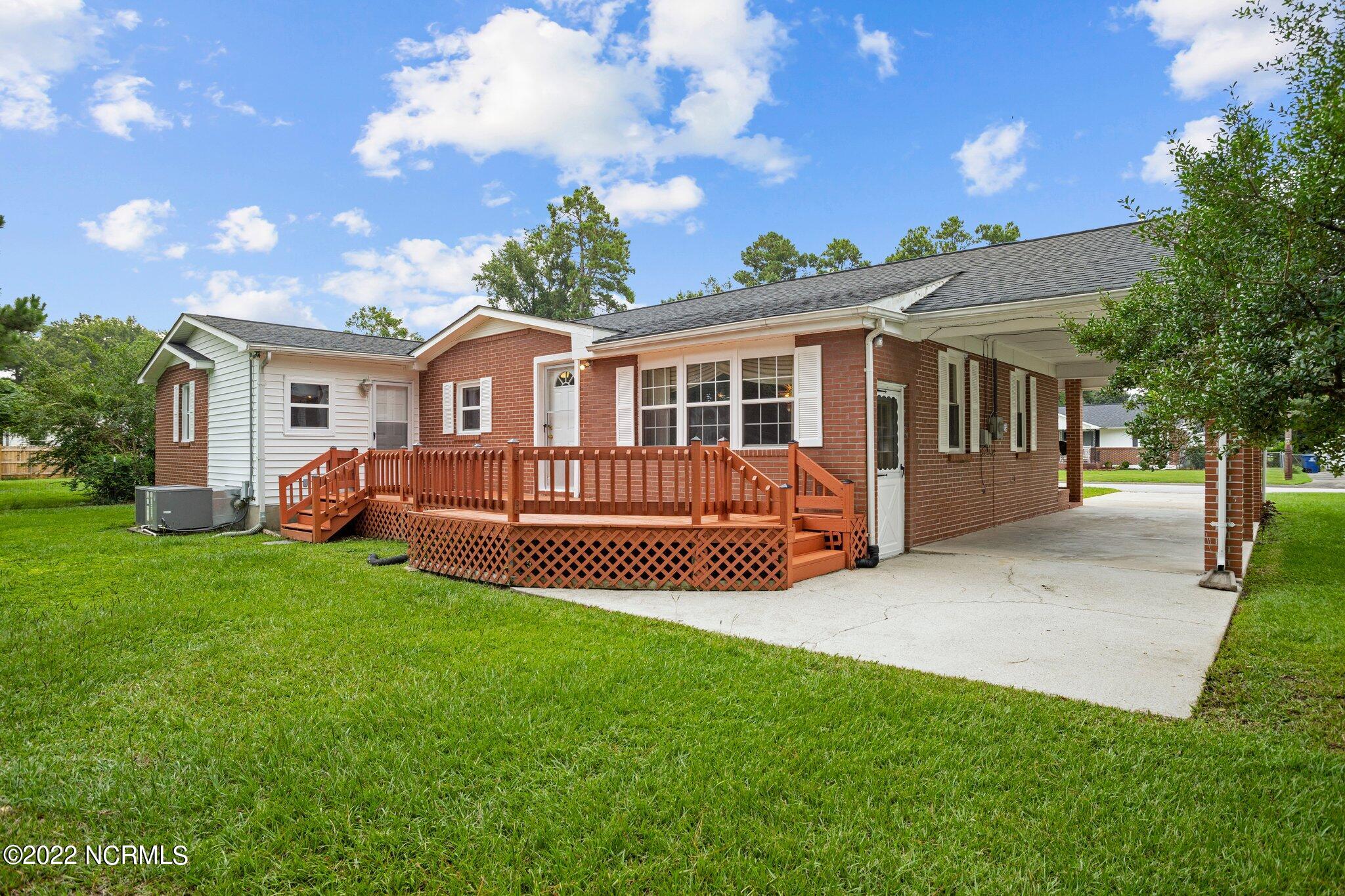 111 Armstrong Drive Jacksonville, NC 28540 - Photo 6 of 46 5-web-or-mls-DSC07715