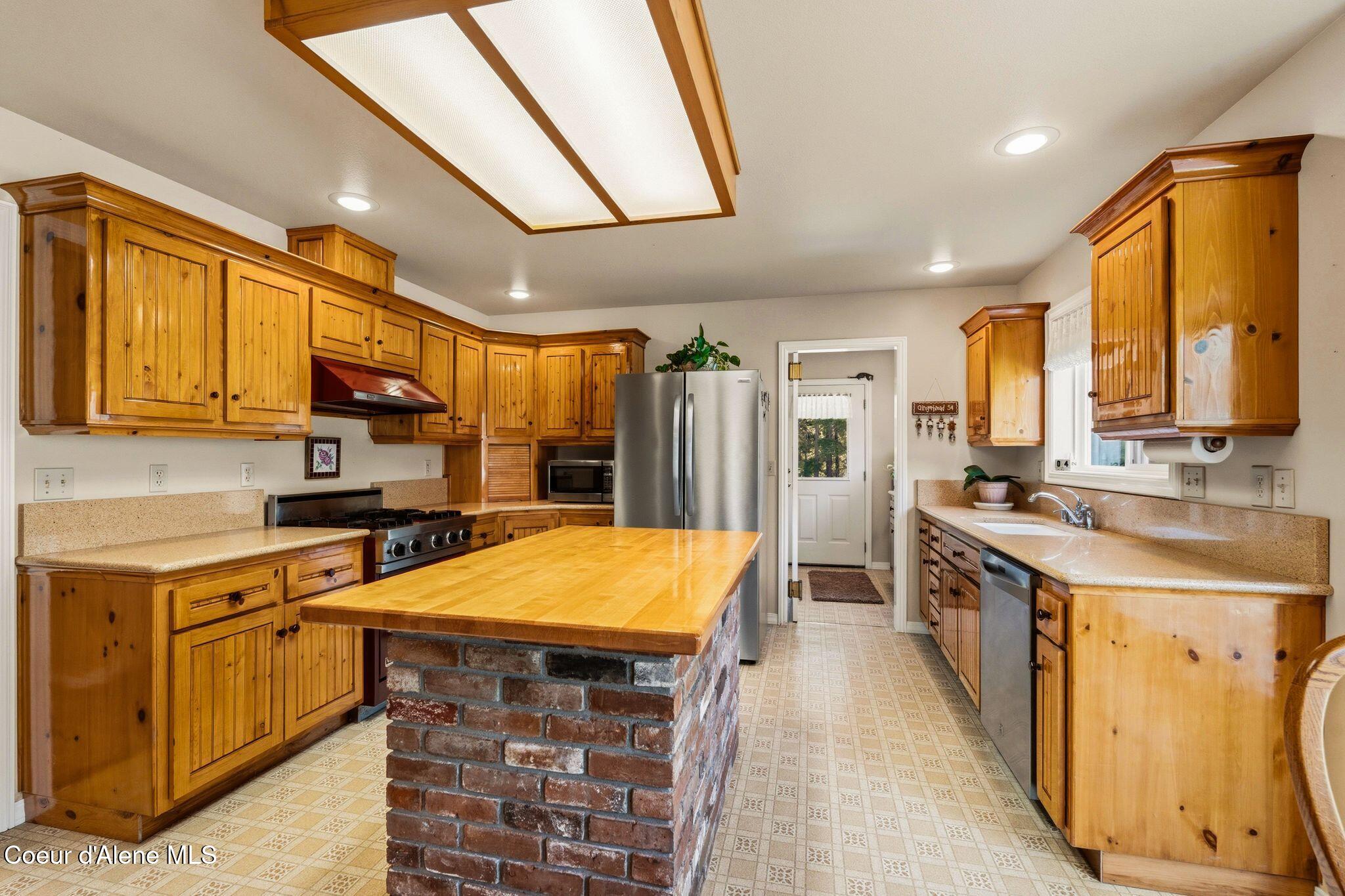 2730 Wrenco Loop Sandpoint, ID 83864 - Photo 15 of 84 15_A7404040