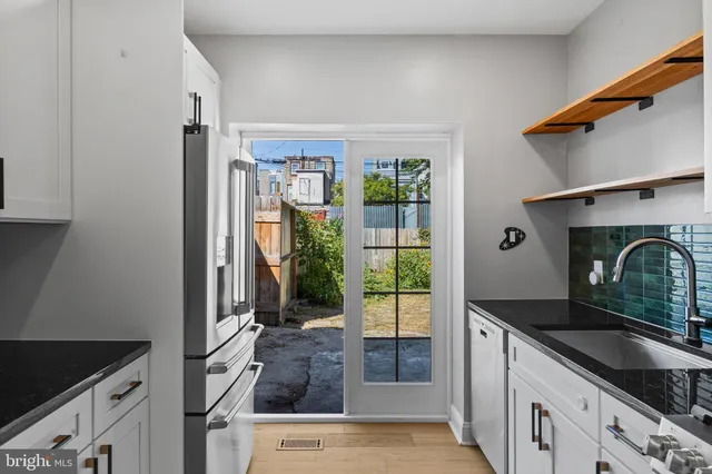 a view of a yard with plants