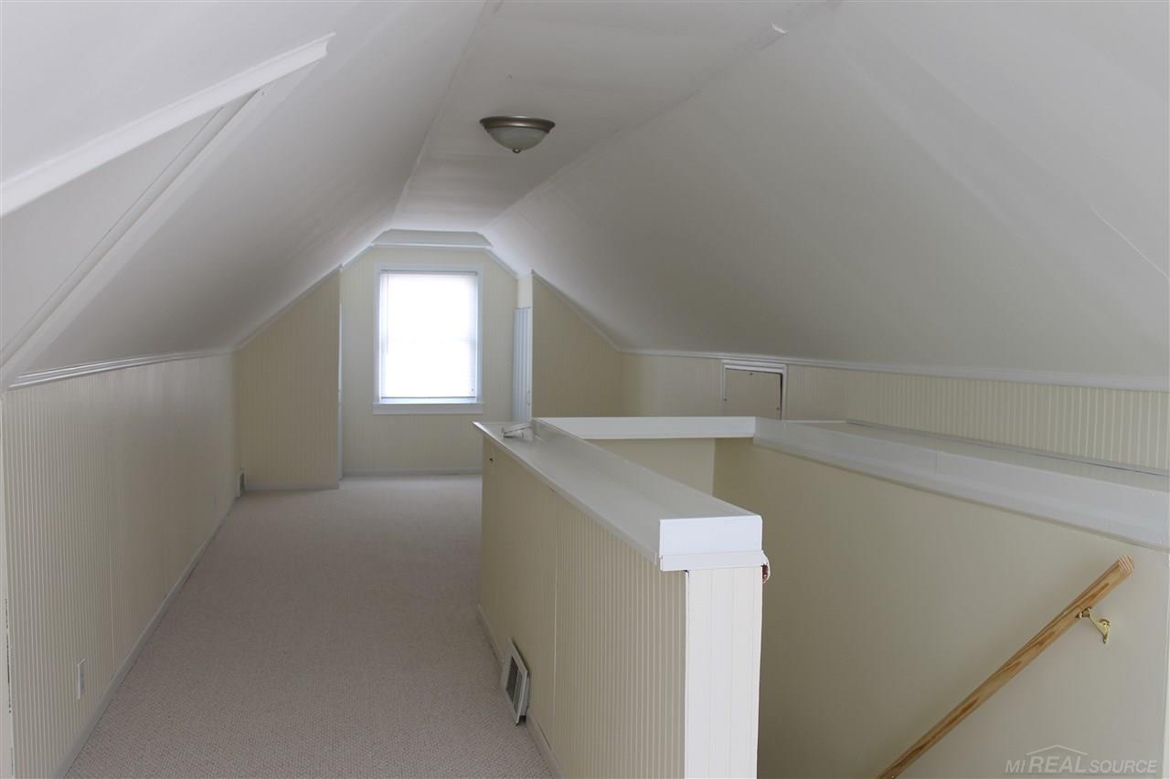 1071 Hampton Road Grosse Pointe Woods, MI 48236 - Photo 20 of 30