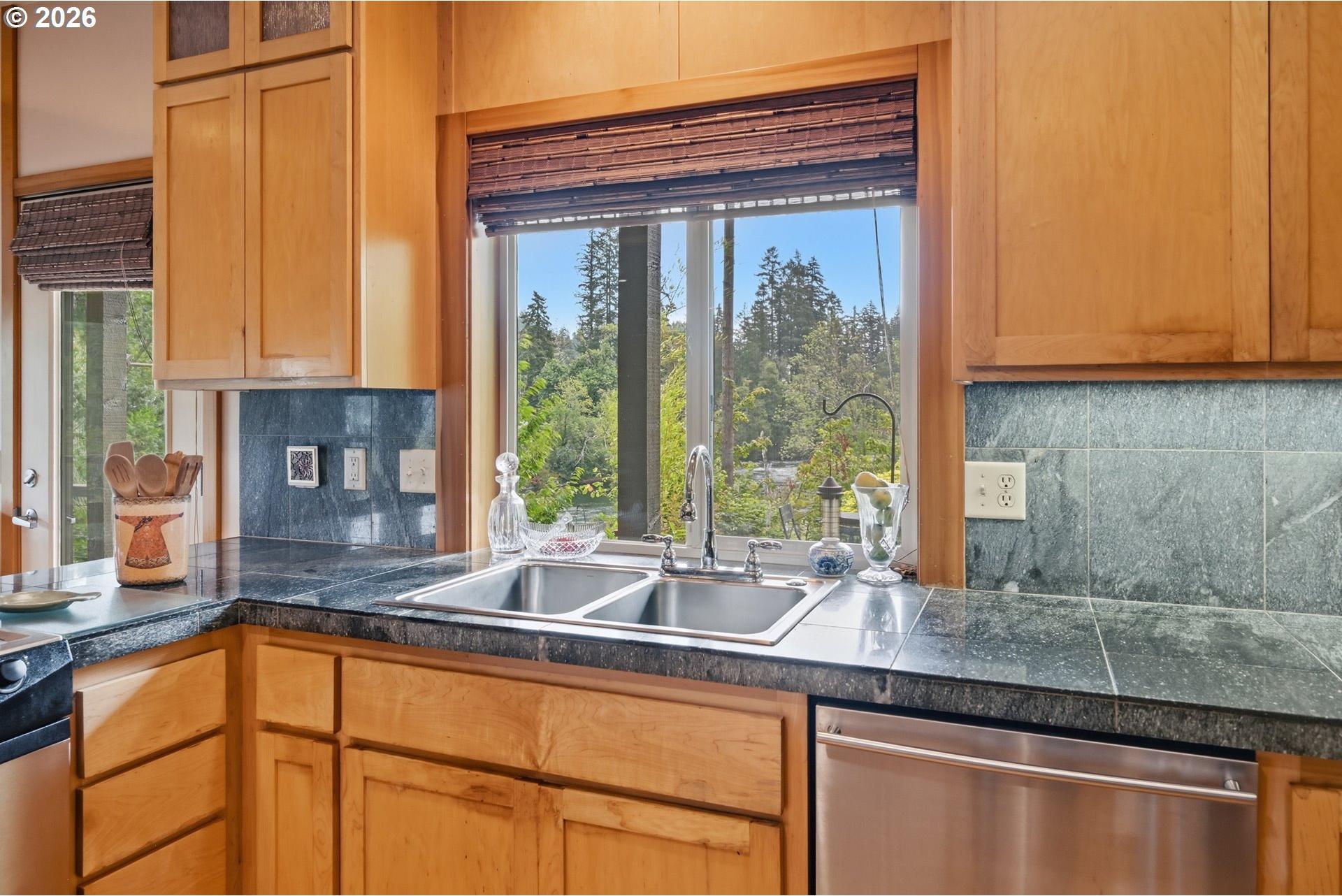 46151 Goodpasture Road Vida, OR 97488 - Photo 16 of 48 Gallery Image 16