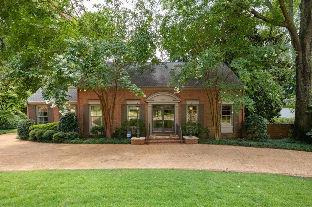 $824,000 | 5999 Wood Trail Drive, Memphis, TN 38120