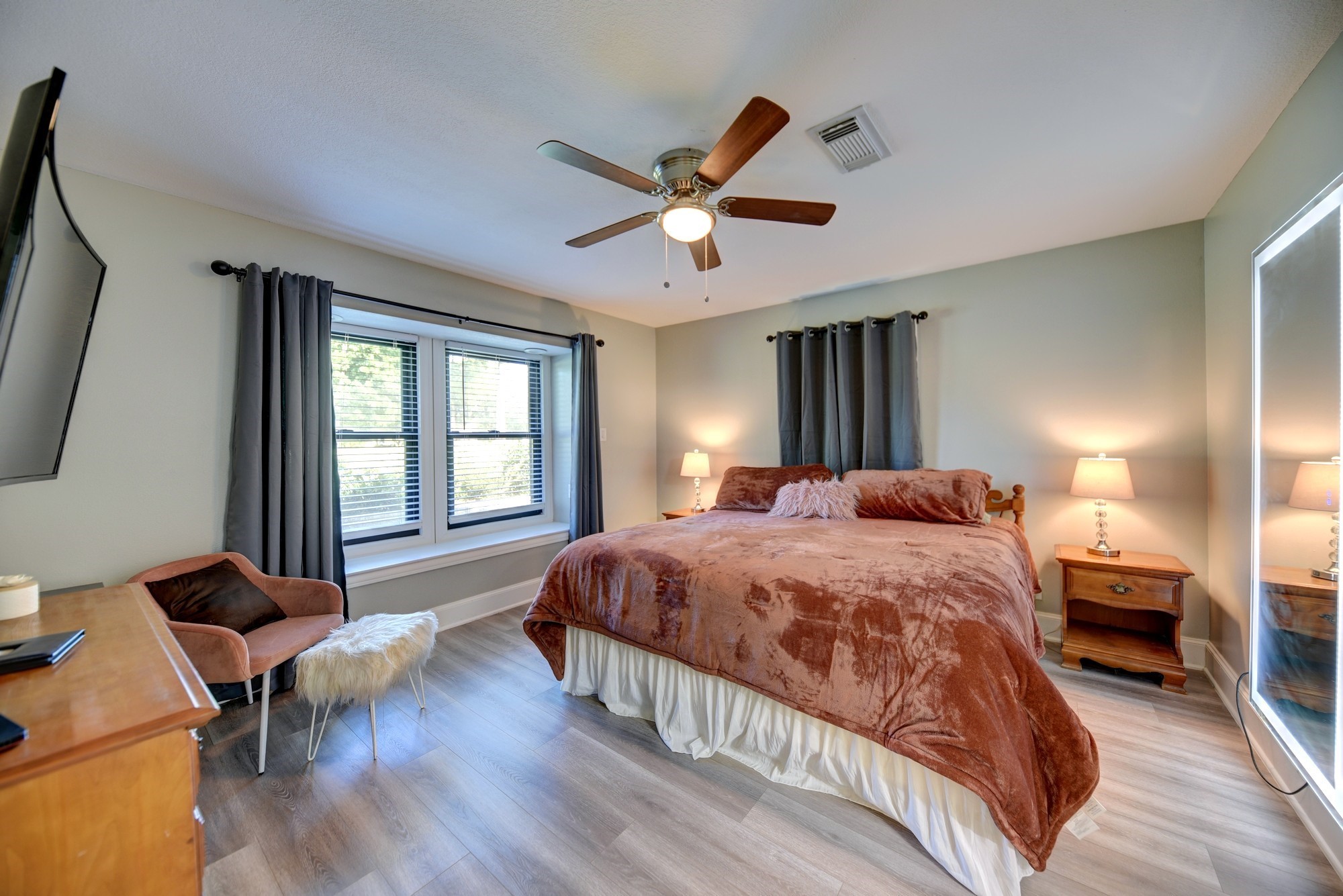1950 Country Club Road Brenham, TX 77833 - Photo 28 of 39 a spacious bedroom with a bed and a couch