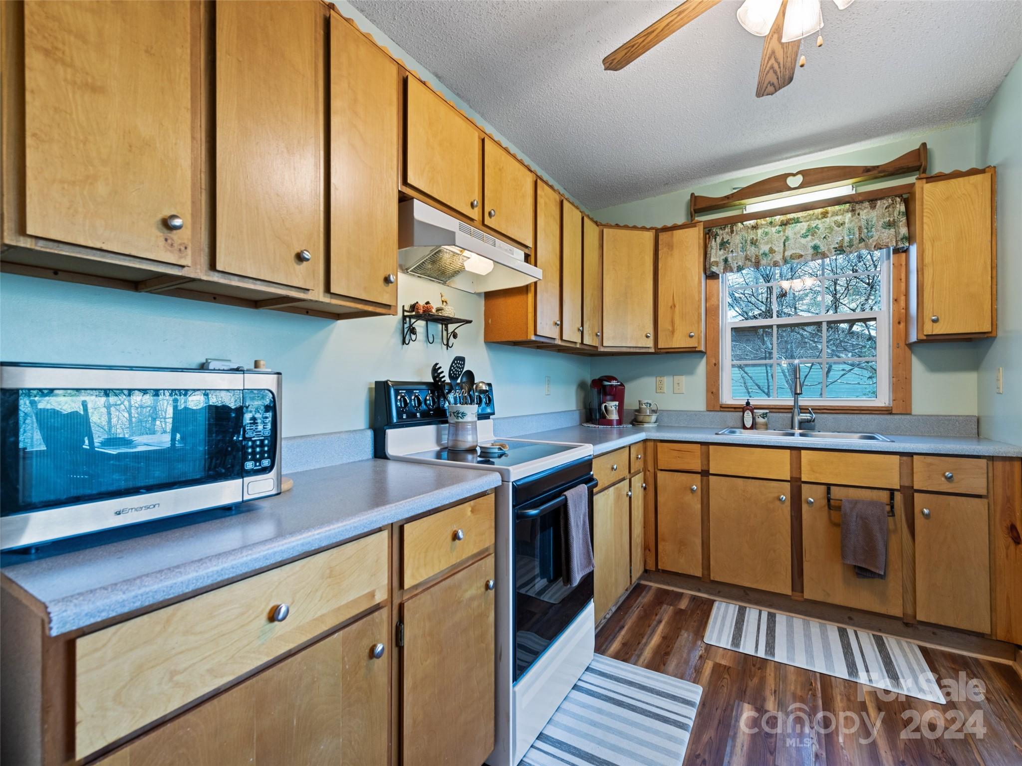 227 Armour Road Whittier, NC 28789 - Photo 8 of 20 Gallery Image 8