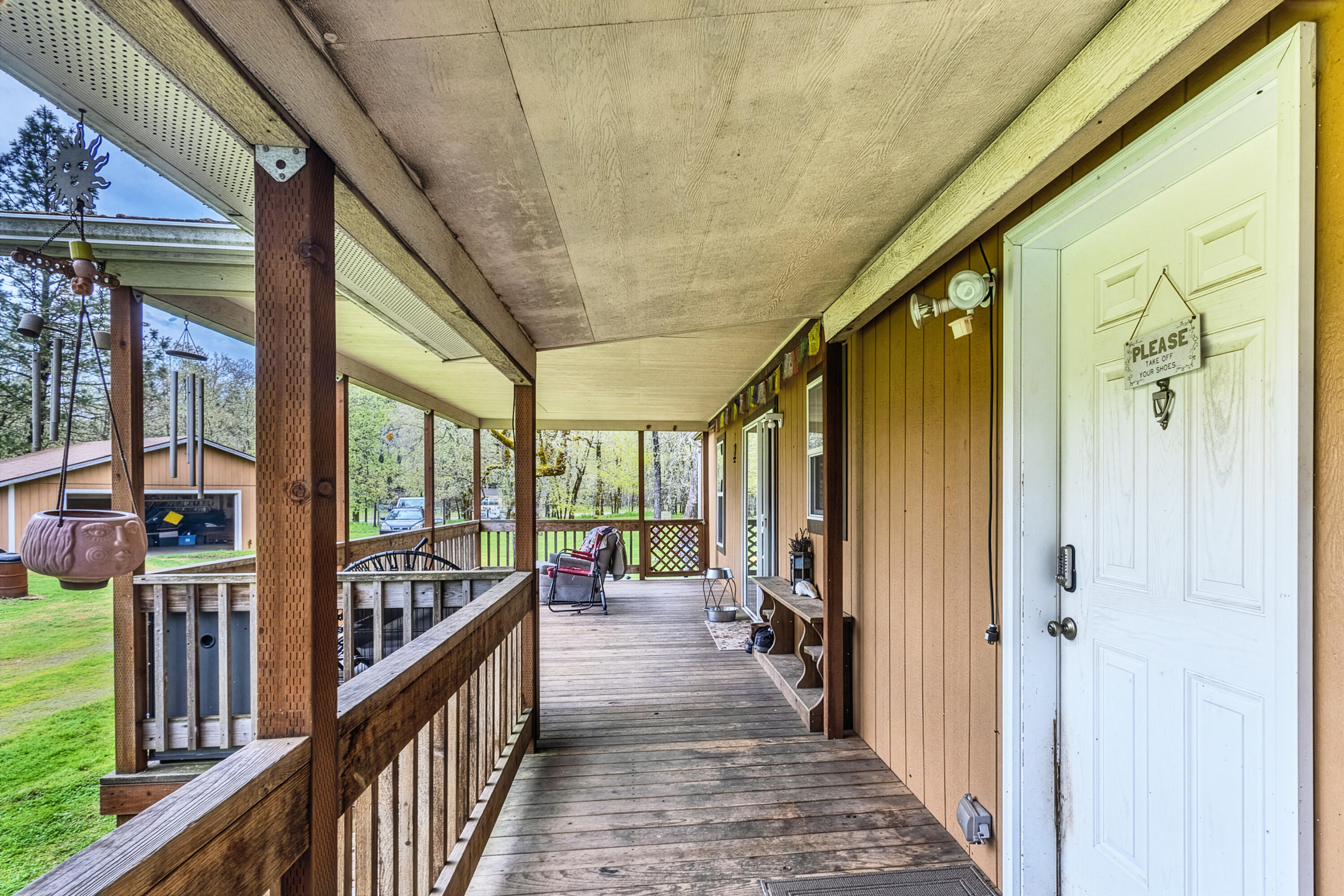 360 Lamont Way Cave Junction, OR 97523 - Photo 4 of 31