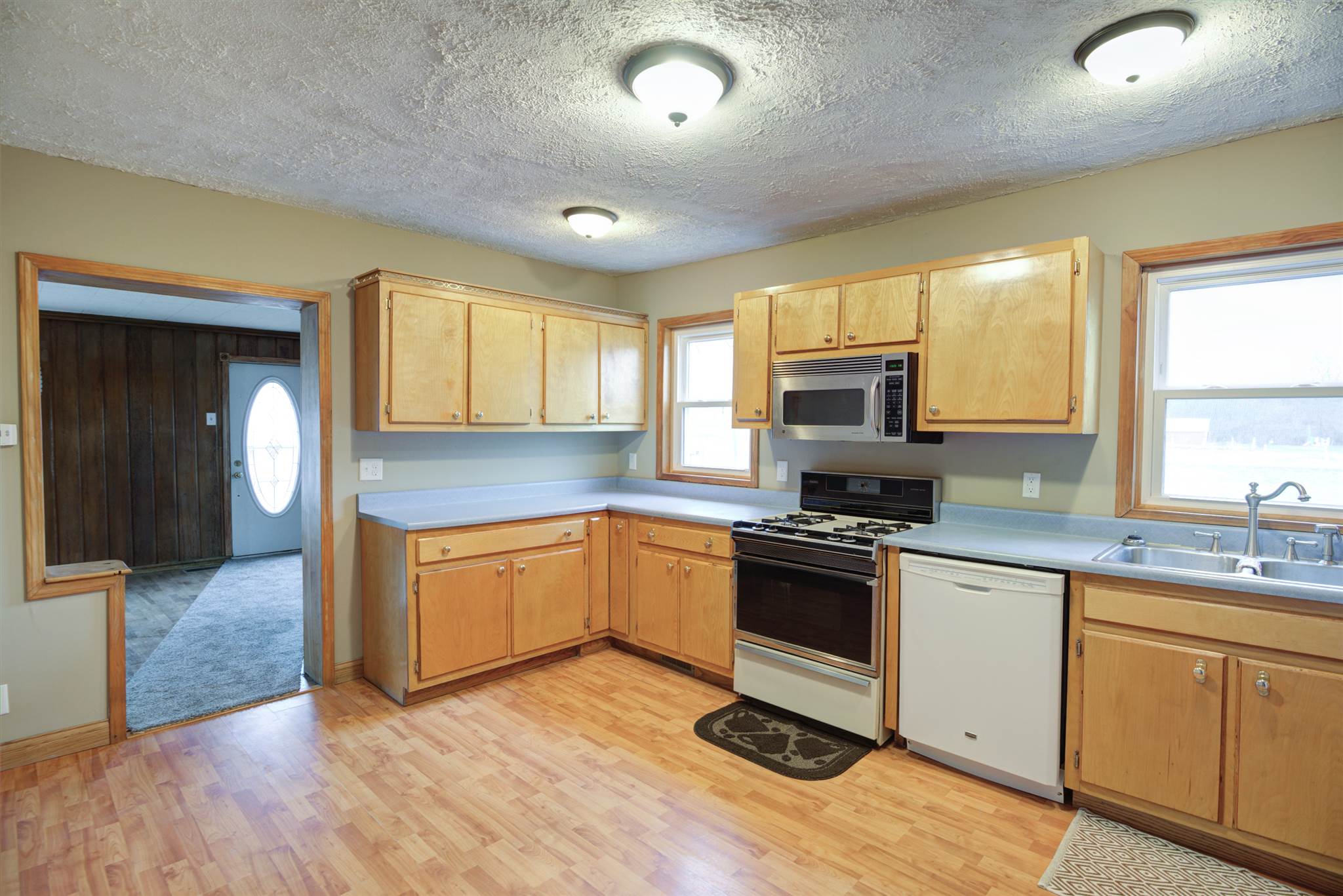 5229 Wooster Road Pierceton, IN 46562 - Photo 5 of 16 Gallery Image 5