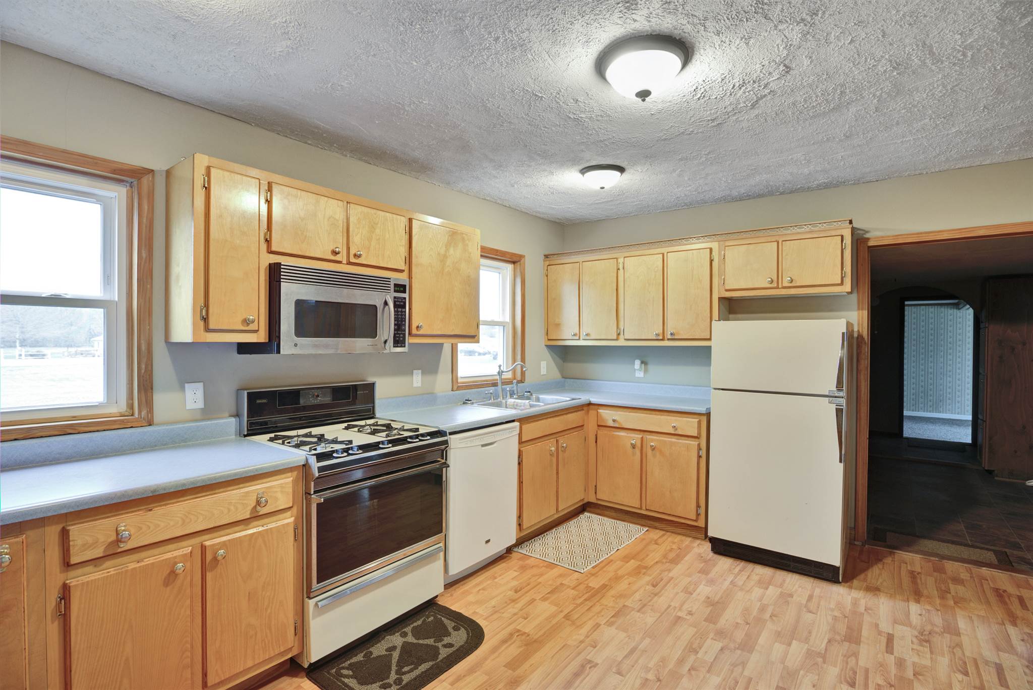 5229 Wooster Road Pierceton, IN 46562 - Photo 6 of 16 Gallery Image 6