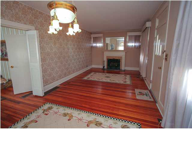 855 East Riverside Drive Evansville, IN 47713 - Photo 2 of 19 Gallery Image 2